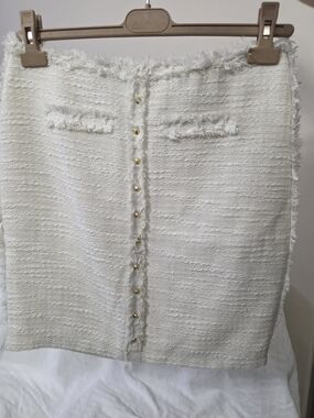 Jennifer Lopez Ivory Fringe Tweed Pencil Skirt with Gold Buttons Size 4